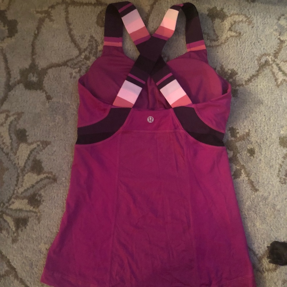 Lululemon workout top with built in bra